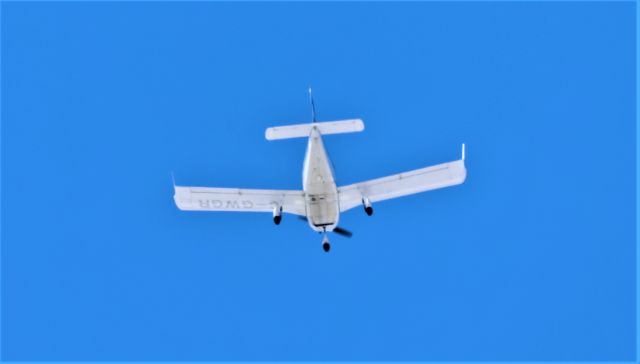 C-GWGR — - C-GWGR Piper Cherokee PA-28-235 survolant la ville de Lavaltrie QC. le 12_03-2023 à 13:02