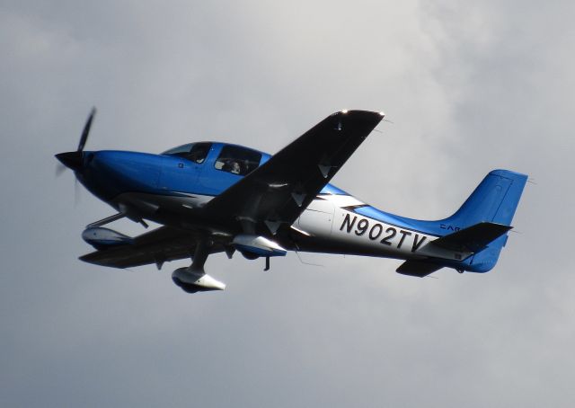 Cirrus SR-20 (N902TV) - Climbing out of runway 4, going to KJYO - October 17, 2021