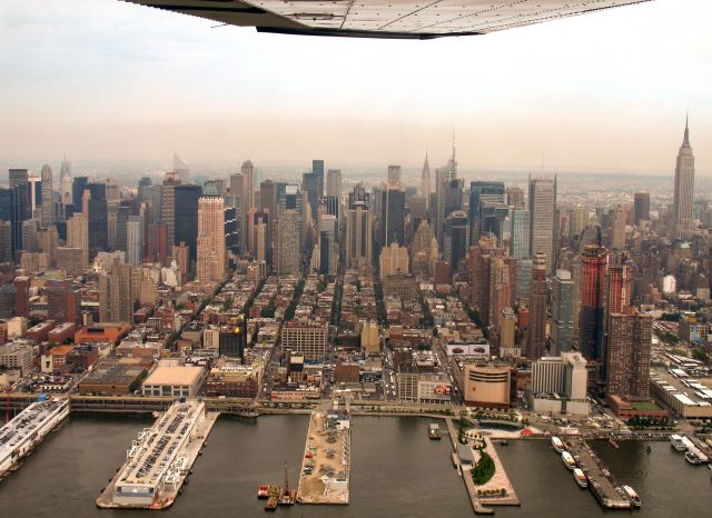 Cessna Skyhawk (N474EP) - Along the Hudson southbound.