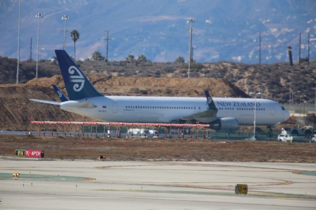 BOEING 767-300 (ZK-NCG)