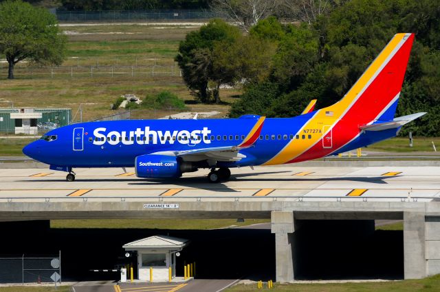 Boeing 737-700 (N7727A) - Nikon 1 V3, 1-Nikkor 70-300.