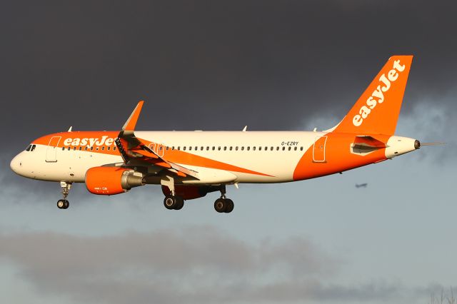 Airbus A320 (G-EZRY)