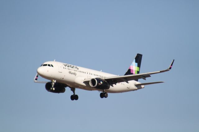 Airbus A320 (XA-VLL) - FINAL APPROACH 27 MMTJ