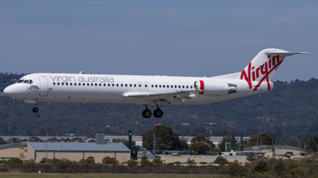 Fokker 100 (VH-FNR)