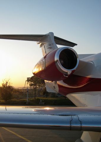 Embraer Phenom 300 —