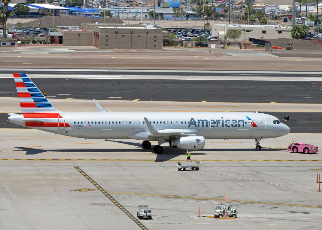 Airbus A321 (N133AN)