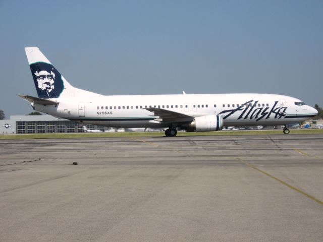 Boeing 737-700 (N786AS) - TAXIING TO GATE AFTER LANDING