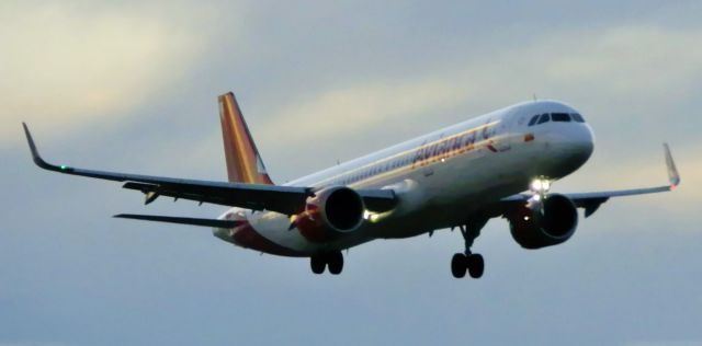 Airbus A321 (N759AV)