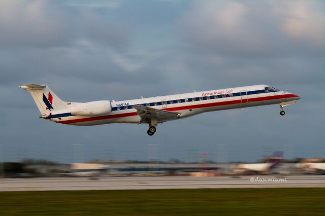 Embraer ERJ-145 (N651AE) - N651AE / EGF3493 arrival into KMIA from KCLT