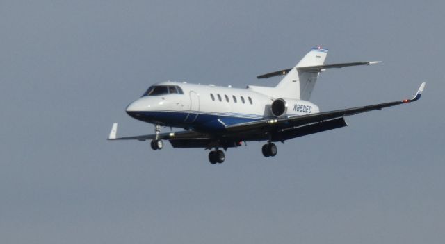 Hawker 800 (N850EC) - On short final is this 2006 Raytheon Hawker 850XP in the Winter of 2022.