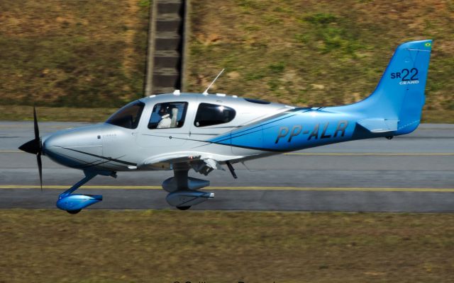 Cirrus SR-22 (PP-ALR)