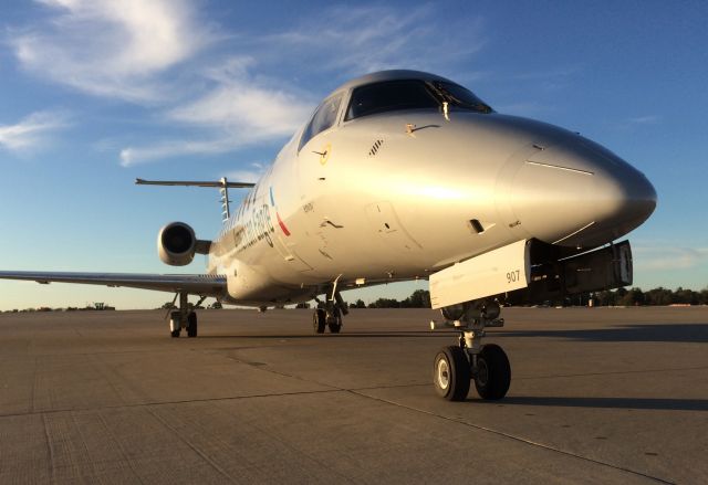 Embraer ERJ-145 (N907AE)