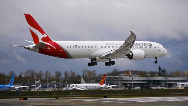 Boeing 787-9 Dreamliner (VH-ZNB) - BOE270 on short final to Rwy 16R to complete a B1 flight on 11.30.17. (ln 641 / cn 39039).  This is the second B789 for QANTAS.