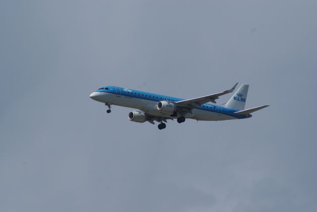 PH-EZM — - KLM ERJ190-100STD cn19000338
