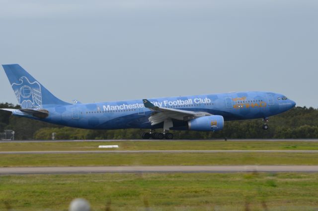 Airbus A330-300 (A6-EYE) - Landing from the north Brisbane 25th July 2013. Manchester City colours. Great looking aircraft.