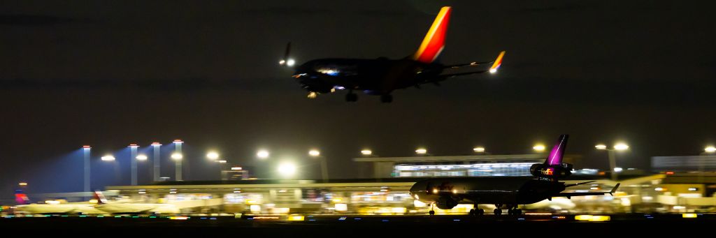 Boeing MD-11 — - FedEx MD11 taking off from runway 25R while a Southwest Airlines 737-800 lands on runway 25L at PHX on 8/31/22. Taken with a Canon 850D and Rokinon 135mm f/2 manual focus lens.