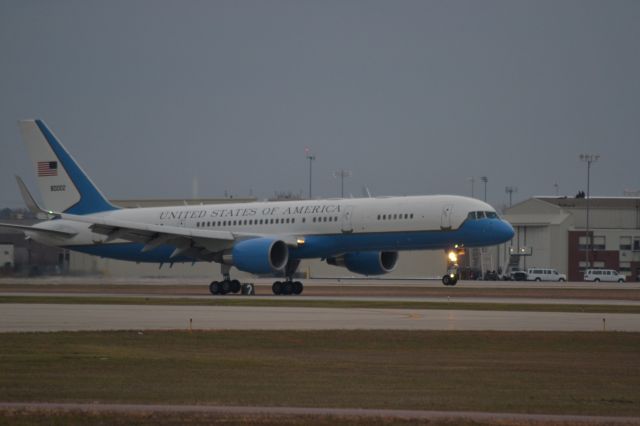 Boeing 757-200 (N80002) - N80002, C-32 (Call Sign # Air Force Two) assigned to 1st Airlift Squadron, 89th Airlift Wing carrying Vice President Biden for the McGovern Prayer Service on 10-25-2012 landing on Runway 33 in Sioux Falls SD (KFSD)