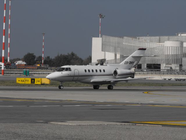 Hawker 800 (CS-DRY)