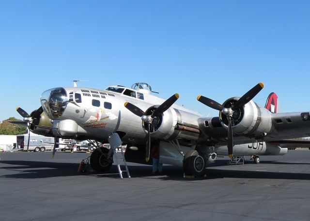 Boeing B-17 Flying Fortress (N5017N)