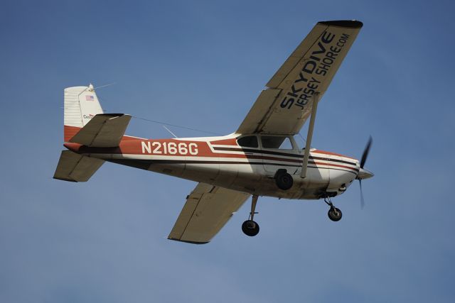 Cessna Skylane (N2166G)