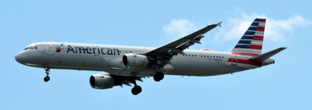 Airbus A321 (N199UW) - A minute before landing, summer 2019.