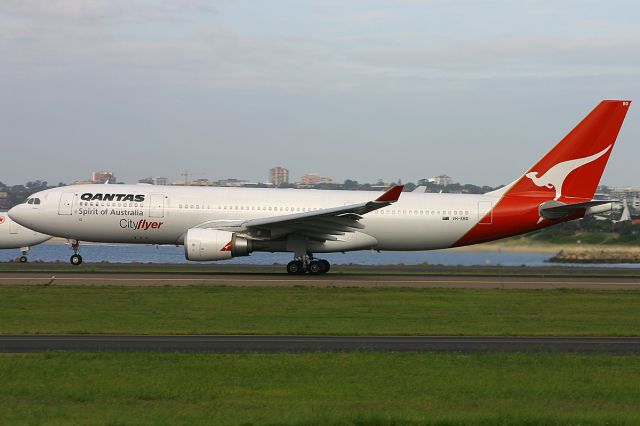 Airbus A330-200 (VH-EBC)