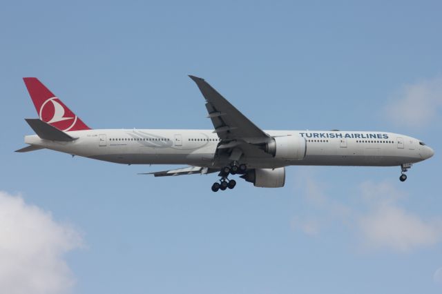BOEING 777-300ER (TC-JJM)