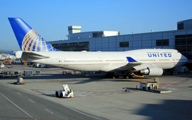 Boeing 747-400 (N197UA)