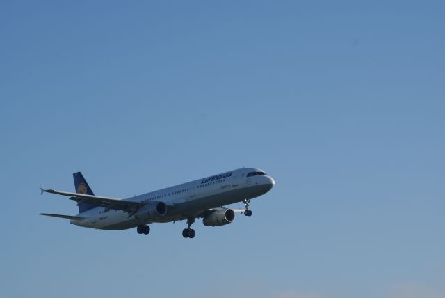 Airbus A321 (D-AIST) - Lufthansa A321-231 cn4005