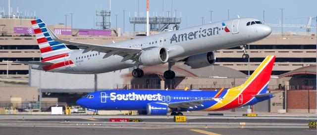 Airbus A321 (N416AN) - phoenix sky harbor international airport 16OCT21