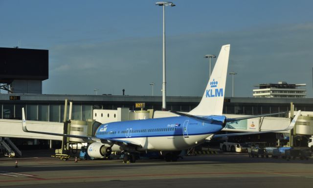 Boeing 737-800 (PH-BXH) - KLM Boeing 737-8K2(WL) PH-BXH Goose in Amsterdam 