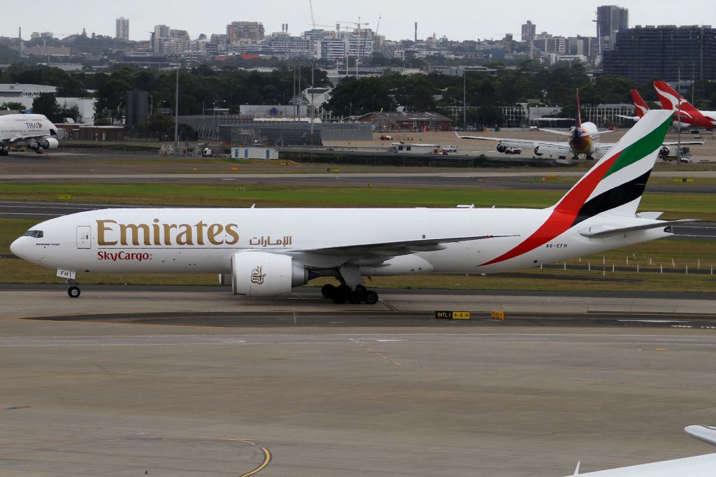 BOEING 777-300ER (A6-EFH)