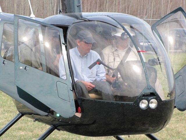 C-FVOL — - Salon de laviation virtuelle du Québec Aéroport de Lachute QC. CSE4 25-04-2009 Robinson R-44.