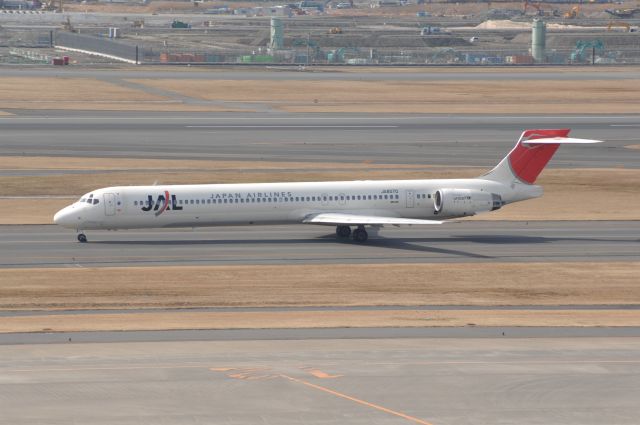 McDonnell Douglas MD-90 (BON8070) - Taxi at Haneda Intl Airport on 2008/2/11