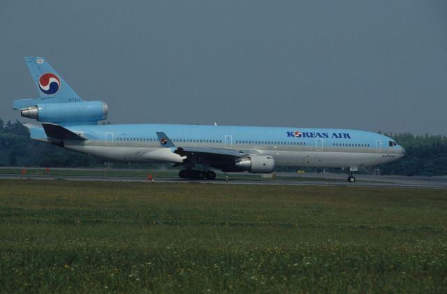 Boeing MD-11 (HL7371) - Departure Narita Intl Airport Rwy16 on 1992/06/02