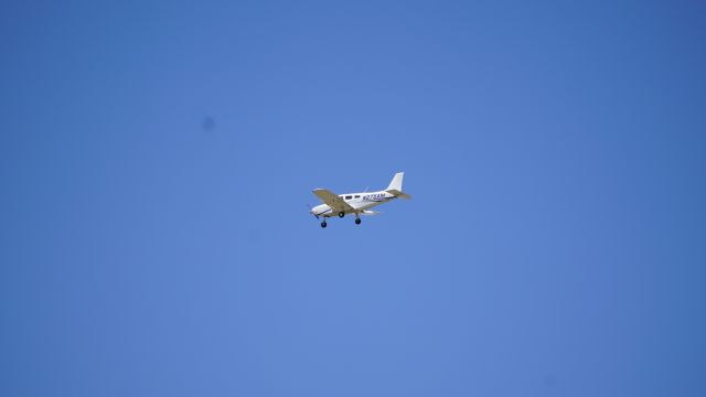 Piper Cherokee (N275AM) - LANDING KAPA