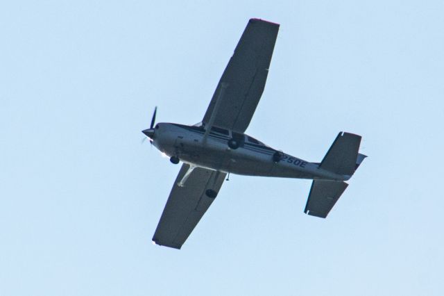 Cessna 206 Stationair (N250E) - Subject aircraft, registered as a 2005 CESSNA 206H, photographed on 24-Aug-2018 at 1750HrsEDT, over Northern New Jersey, in and out of Caldwell, NJ, (KCDW).