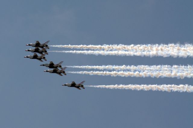 Lockheed F-16 Fighting Falcon — - July 4th Flyover Boston 