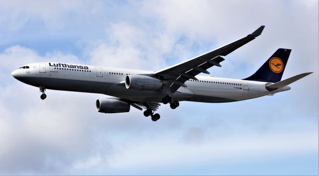 Airbus A330-300 (AA-IKN)