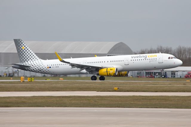 Airbus A321 (EC-MHB) - VLG8734 arriving from Barcelona
