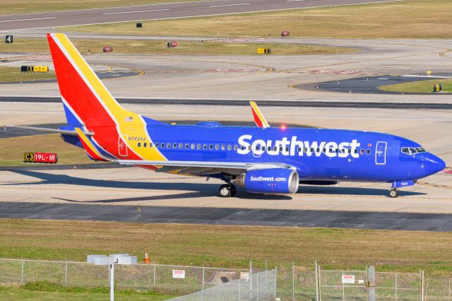 Boeing 737-700 (N7824A)