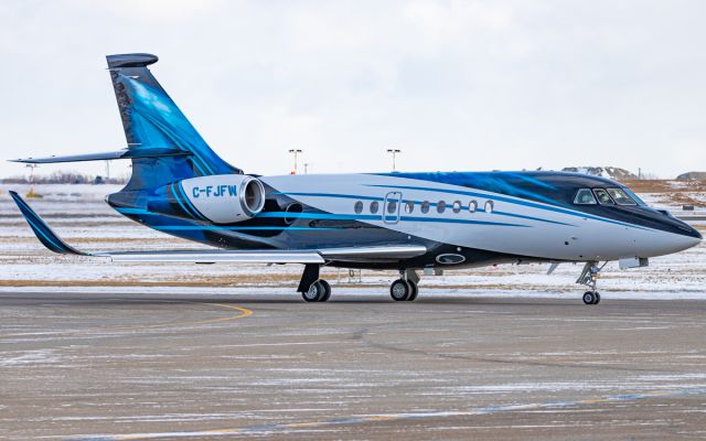 Dassault Falcon 2000 (C-FJFW)