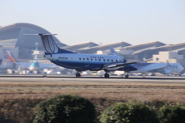 Embraer EMB-120 Brasilia (N566SW)