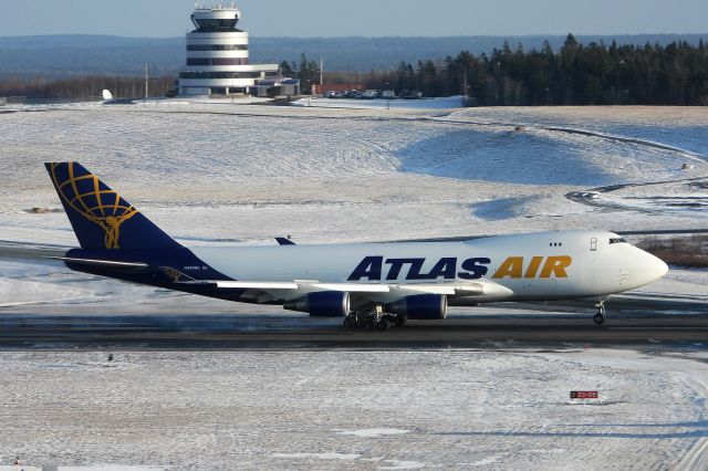 Boeing 747-400 (N497MC)