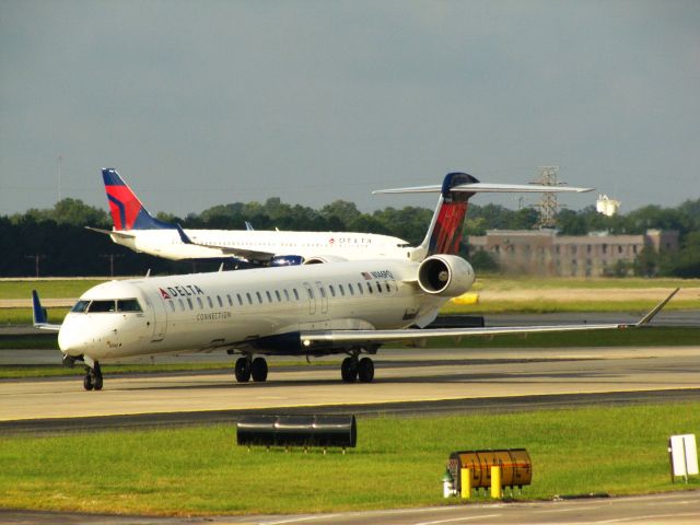Canadair Regional Jet CRJ-900 (N146PQ)