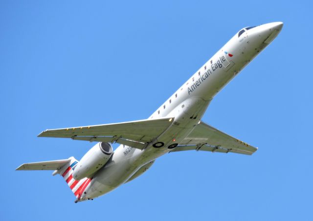 Embraer ERJ-145 (N621AE) - This American Eagle just after take off, summer 2019.