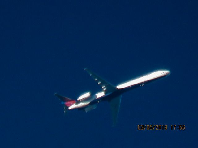 McDonnell Douglas MD-88 (N985DL)