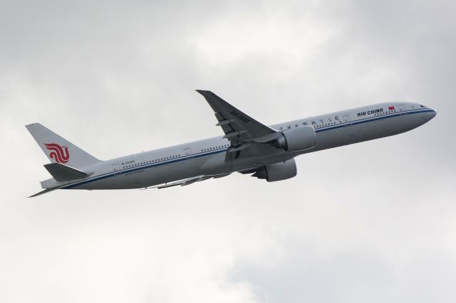 BOEING 777-300 (B-2088)