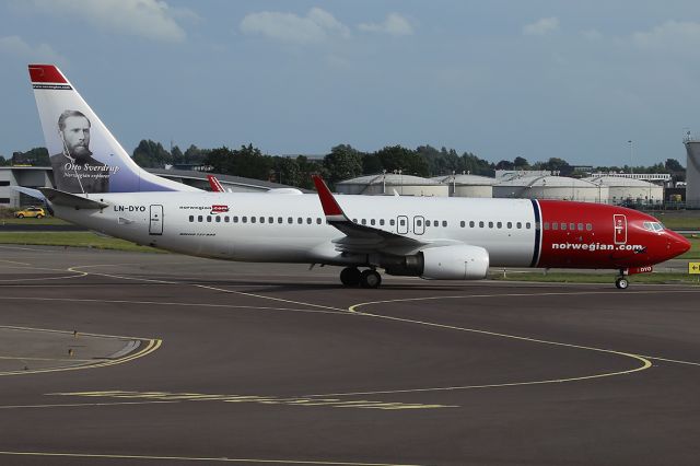 Boeing 737-800 (LN-DYO) - Taxiing.