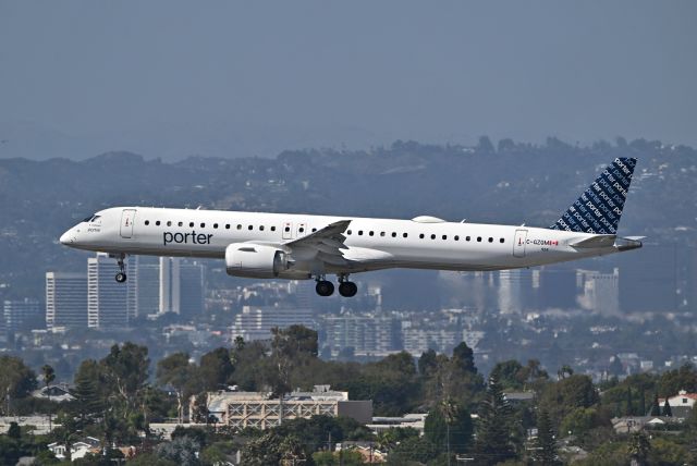 EMBRAER ERJ-190-400 (C-GZQM)